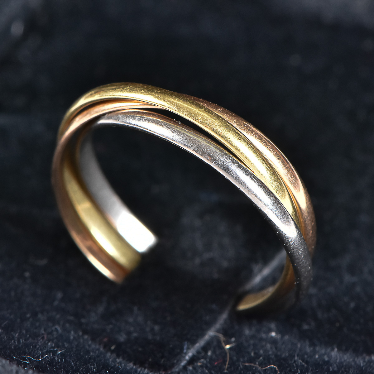 Três alianças entrelaçadas no padrão \