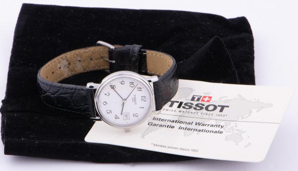 TISSOT. Rel gio feminino su o de pulso com calend rio