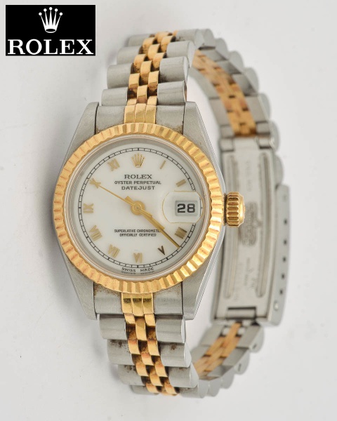 ROLEX. Rel gio feminino su o de pulso com calend rio d