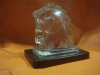 Escultura art deco em vidro moldado representando "Cabeça de Cavalo". Base em madeira. Alt.17cm. Europa-1900.