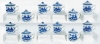 Doze raras cremeiras em porcelana chinesa de Macau, séc.XVIII, período Jiaqing (1796). Esmaltagem azul e branca com paisagem pluvial, pagodes ribeirinhos e pescadores. Reproduzido com foto no catálogo.
