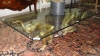 NISHAN TOOR (E.U.A., 1888-1966) - Mesa retangular baixa de centro em vidro temperado de 20mm sustentada por 2 esculturas em bronze dourado no feitio de "eunucos agachados". Medida: 1,50 x 0,80. Assinados. (Leves bicados na extremidade da mesa).