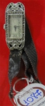 Antigo relógio suíço feminino de pulso. Caixa em prata 935mls contrastada. Mecanismo a corda. (Mecanismo necessitando de revisão).