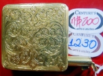 Antiga trousse italiana em ouro 585mls contrastado com finos lavrados e cinzelados florais. Peso: 71,8g.