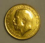 Libra em ouro 22k do período "George V", datada de 1923. Peso: 8g.