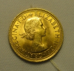 Libra em ouro 22k do período "Elizabeth II", datada de 1966. Peso: 8g.