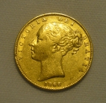 Libra em ouro 22k brasonada do período "Vitoriano", datada de 1866. Peso: 8g.