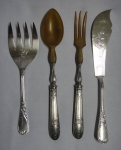Quatro peças para servir espessuradas a prata, sendo 2 com decoração art nouveau e 2 neoclássico. França - séc. XIX.