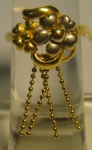 Anel árabe em ouro 18k contrastado decorado com flores e perolados. Aro 14.
