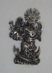 VIRGEM DE QUITO. Imagem em prata de lei lavrada e cinzelada. Alt.: 5cm.