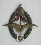 Rara Comenda Militar da Aeronáutica do Império Austro-húngaro em metal esmaltado, instituída em 1912 para pilotos de campo após a conclusão da prova adicional de mais 10 missões aéreas operacionais. Medida: 6,5 X 6.