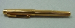 Antiga caneta tinteiro em ouro 18k guilhochado. Peso bruto: 31,1g.