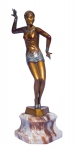 FERDINAND PREISS (ALEMANHA, 1882  1943). "Charleston Dancer" escultura art deco em bronze dourado e policromado. Base em mármore marrom e bege rajado. Alt.: 37cm. Esta obra encontra-se reproduzida na pág. 282 no livro de "Bryan Catley". Reproduzido com foto no catálogo.