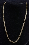 Gargantilha italiana em ouro 18k - 750mls com adornos em ouro branco. Comp.: 44,5cm. Peso: 14,5g.