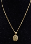 Cordão em ouro 18k - 750mls contrastado com medalha sacra de "Nossa Senhora" emoldurada com 16 diamantes. Comp.: 52cm. Peso: 10,4g.