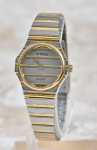 Relógio feminino de pulso da marca "Citron". Caixa e pulseira em aço e plaque d'or. Movimento a quartz. (Necessitando trocar a bateria).