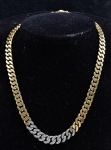 NATAN. Gargantilha em ouro 18k - 750mls contrastada, ornamentada no centro com elos em ouro branco e 60 diamantes. Marca da famosa grife. Comp.: 40cm. Peso: 52,4g.