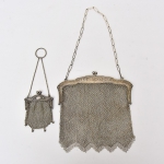 Bolsa de festa e porta níquel com haste e malha em prata de lei. Circa 1920. Peso: 200g.