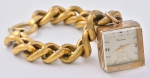 Pulseira corrente em plaque d'or com relógio suíço da marca "Tourneau" com guarnição também em plaque d'or. Medida do relógio: 2 X 2. (Falta coroa e mecanismo necessitando de revisão).