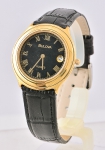 BULOVA. Relógio feminino suíço de pulso com calendário da marca "Bulova". Caixa em plaque d'or. Movimento a quartz. Funcionando.