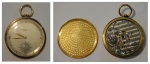 PATEK PHILIPPE & CIE - GENEVE. Raro relógio suíço de bolso da década de 50 da marca "Patek Philippe". Caixa em ouro 18k contrastado. Diâm.: 4,6cm. Peso: 57,8g. Funcionando.