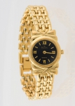 BULOVA. Relógio feminino suíço de pulso da marca "Bulova". Caixa e pulseira em plaque d'or. Movimento a quartz. Funcionando.