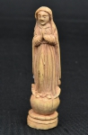 NOSSA SENHORA DA CONCEIÇÃO. Raríssima imagem miniatura em marfim Indo-português. Alt.: 9,5cm. Gôa - séc. XVIII.