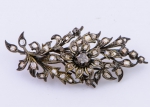 Raro broche vitoriano do séc.XIX, em prata sobre ouro no feitio de "ramos de flores" com 40 diamantes de diversas quilatagens. Comp.:8cm.