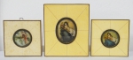 Três antigas pinturas miniaturas sobre placa de marfinite, representando "Madona com Menino" e "Anjo da Guarda com Menino". Emolduradas. Medida: 5,0 X 4,0 (oval). Diam.: 3,5cm.