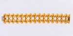 Elegante pulseira com gomos ondulados, provavelmente italiana, em ouro escovado 18k -750mls contrastado. Larg.: 3cm. Peso: 72,1g.