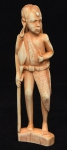 Figura esculpida em marfim representando "Guerreiro de Tribo Africana". Alt.: 17cm.