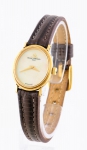 BAUME & MERCIER. Relógio feminino suíço de pulso da marca "Baume & Mercier". Caixa em ouro 18k e mostrador em madrepérola. Mecanismo à quartz. Funcionando.