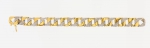 Pulseira decorada com triângulos vazados em ouro 18k, ouro branco e 60 diamantes. Peso: 73,1g.