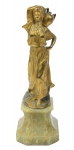 PAUL HIPPOLYTE ROUSSEL (FRANÇA. 1867-1928). "Amalfi", escultura em bronze dourado. Base em ônix. Alt.: 34cm. Artista citado no Benezit. Reproduzido com foto no catálogo.
