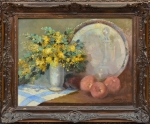 ARMANDO VIANNA (1897-1992). "Vaso de Flores. Maçãs, Decanter e Salva sobre a Mesa", óleo s/ tela, 45 X 60. Assinado e datado (1945) no c.i.d.