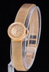 UNIVERSAL-GENEVE. Relógio pulseira feminino suíço de pulso da marca "Universal". Caixa (removível) e pulseira em ouro 18k. Movimento a corda. Peso: 30,9g. (Mecanismo necessitando de revisão).