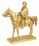 MARIE-LOUIS MORISE (FRANÇA, 1818-1883). "Imperador Napoleão Bonaparte sobre seu Cavalo", escultura em bronze dourado. Assinado com selo de fundição na base. Esta obra encontra-se reproduzida na página 306, figura 1104, no livro "Berman Bronzes". Alt.: 49cm. Comp.: 50cm. Reproduzido com foto no catálogo.