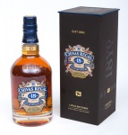 Whisky escocês da marca "Chivas Regal - 18 Years (Gold Signature)". Acompanha caixa original.