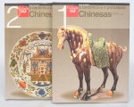 "A CERÂMICA E A PORCELANA CHINESAS - DINASTIA MING 1368-1644", por "Nuno de Castro", 2 volumes contendo as principais porcelanas e cerâmicas durante o período da "Dinastia Ming". Ilustrado a cores.