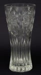 Vaso cônico em cristal da Bohêmia lapidado com palmas, flores e facetados. Base estrelada. Alt.: 27cm. (Em função da fragilidade, este lote só poderá ser enviado para fora do estado através de transportadora especializada).
