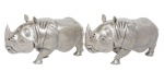 Par de rinocerontes em prata provavelmente portuguesa (contraste 900mls). Alt.: 13cm. Comp.: 24cm. Peso: 2.180g. Reproduzido com foto no catálogo.