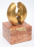BRUNO GIORGI (1905-1993). "Meteoro", escultura em bronze patinado. Base em mármore marrom rajado. Alt.: 21cm. Assinada.