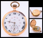 OMEGA. Antigo relógio suíço de bolso da marca "Omega". Caixa em ouro 18k contrastado. Diam.: 5cm. Peso: 93g. Funcionando. (Pequeno lascado no esmalte do mostrador).