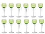 Doze cálices de pé alto para vinho em cristal francês "Saint Louis", em double verde pistache e branco. Coluna torneada e borda finamente cinzelada com frisos. Alt.: 20cm. (Em função da fragilidade, este lote só poderá ser enviado para fora do estado através de transportadora especializada).