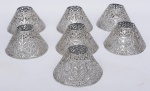 GORHAM Cº (E.U.A., 1900). Sete cúpulas em prata americana vazada com decoração neoclássica. Alt.: 8cm. Peso: 290g. Gravado na parte interna.