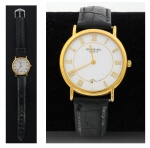 Relógio masculino suíço de pulso com calendário da marca "Raymond Weil". Caixa em plaque d'or. Diam.: 3cm. Mecanismo à quartz. Funcionando.