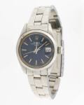 ROLEX. Relógio feminino suíço de pulso com calendário da marca "Rolex". Caixa e pulseira originais. Mostrador azul. Mecanismo automático. Número de série: 6916/3918702. Diam.: 2,5cm. Funcionando. Acompanha certificado.
