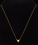 Gargantilha em ouro 18k - 750mls contrastado com pendente em zircônia no feitio de coração. Alt.: 5mm.