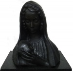 BRUNO GIORGI (1905-1993). "Madona com Menino", escultura em bronze patinado. Base em granito negro. Alt.: 48cm. Assinado.