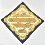 SALVATORE FERRAGAMO - ITALY. Versátil lenço italiano em seda estampado com "animais selvagens", da famosa marca "Salvatore Ferragamo". Medida: 86 X 86.